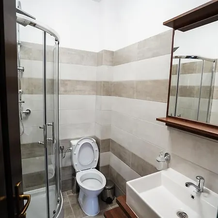 Hotell Pensiunea Trei Lalele