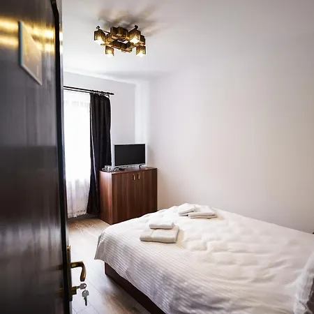 Hotel Pensiunea Trei Lalele 2*